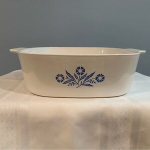 Corningware White 4 QT Cornflower Design